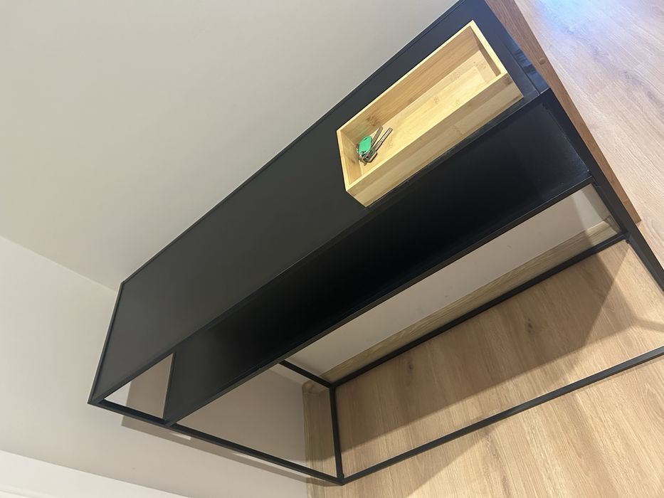 Konsola do przedpokoju