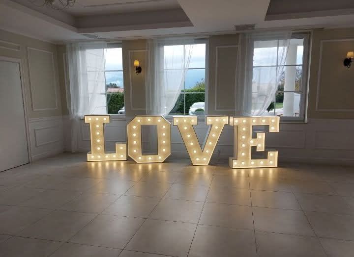 Wynajmę! Napis LOVE Led