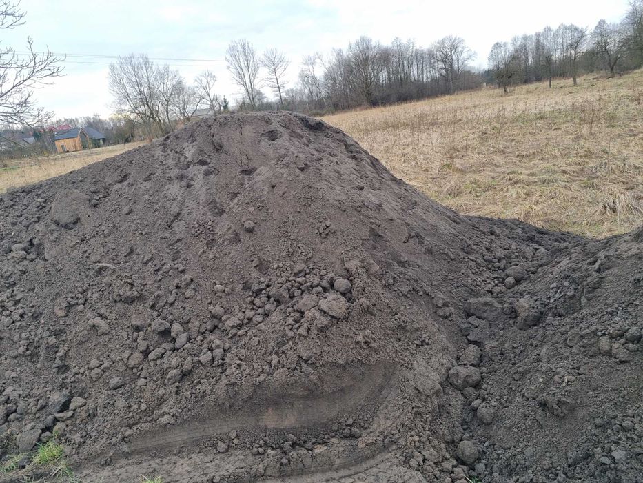 Ziemia ogrodowa czysta  kamień drenażowy  iinne materiały sypkie