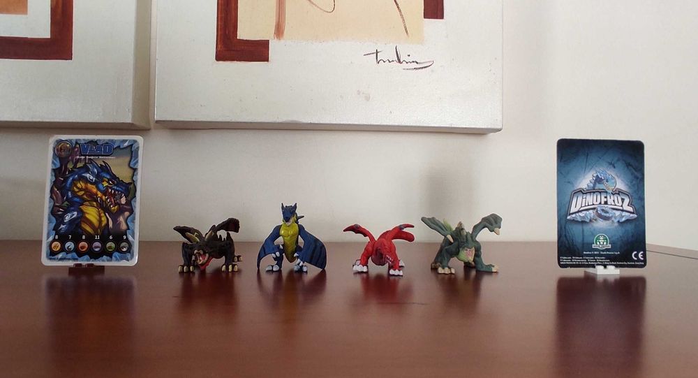 Figuras colecionáveis Dinofroz