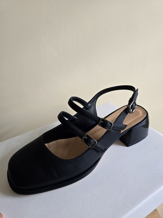 Туфлі шкіряні з відкритою пяткою на каблучку