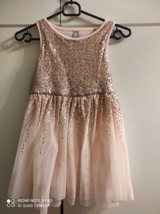 Śliczna sukienka cekiny