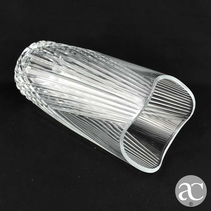 Jarra em Cristal lapidado, assinada