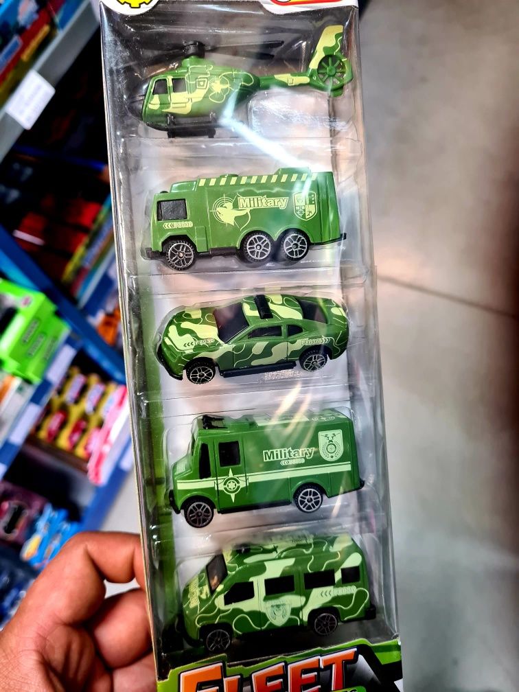 Nowy super zestaw samochodzików wojskowych - zabawki