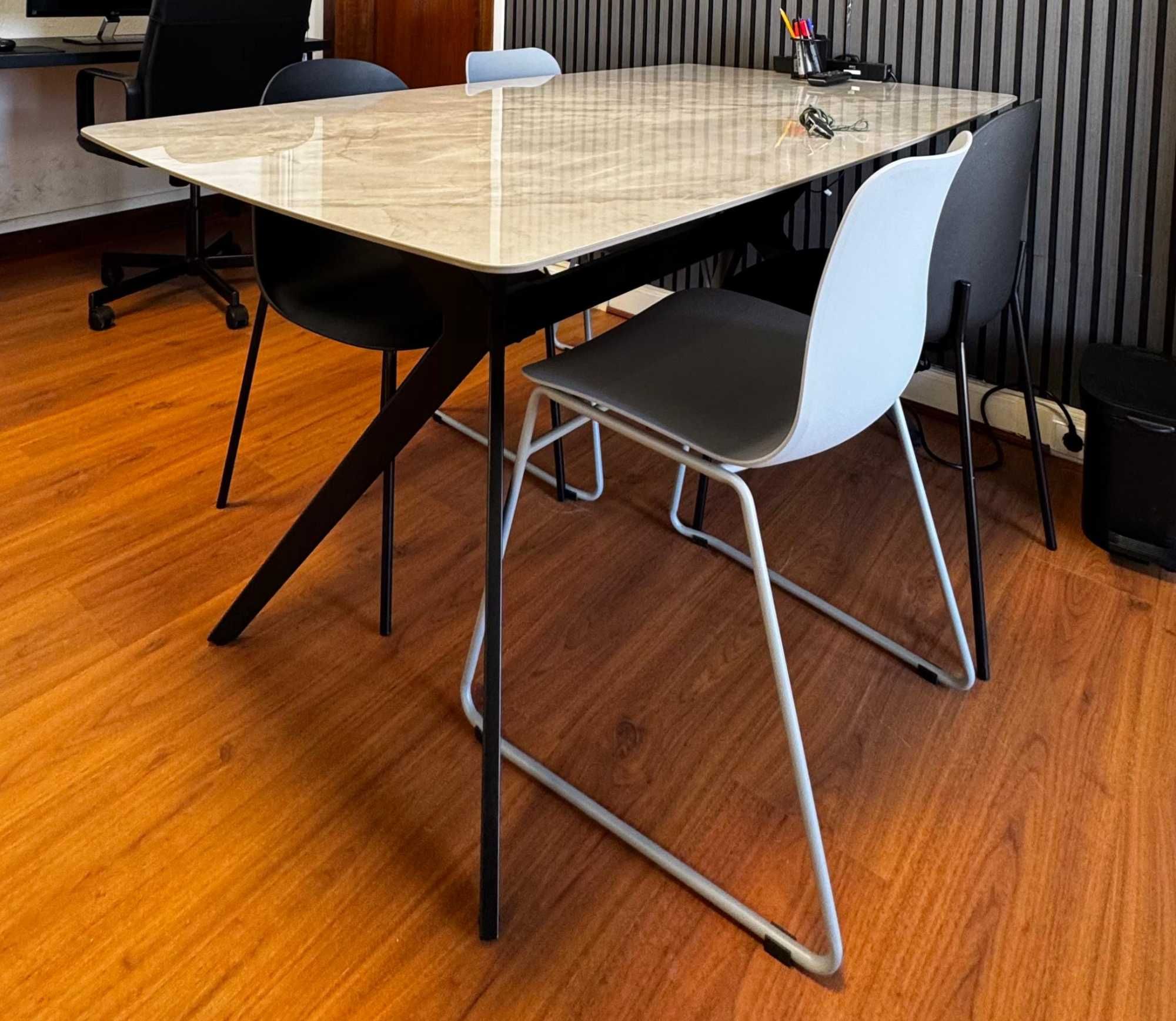 Mesa para Reunião/Jantar
