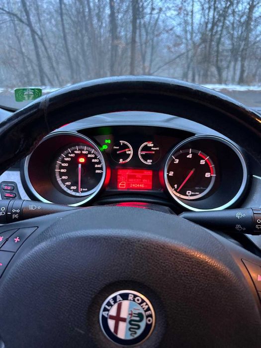 Alfa Romeo Giulietta 1.6 JTDm 105 KM 2011r  240 tys. km  3 tryby jazdy