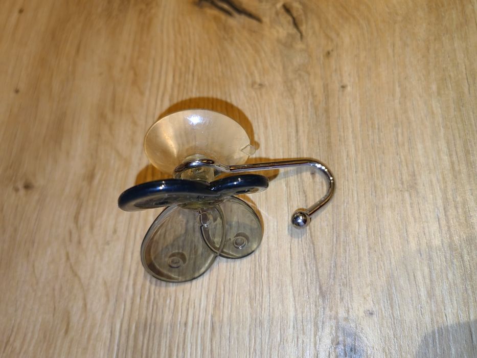 Wieszak przyssawka z haczykiem i motylem*Oddam za darmo!