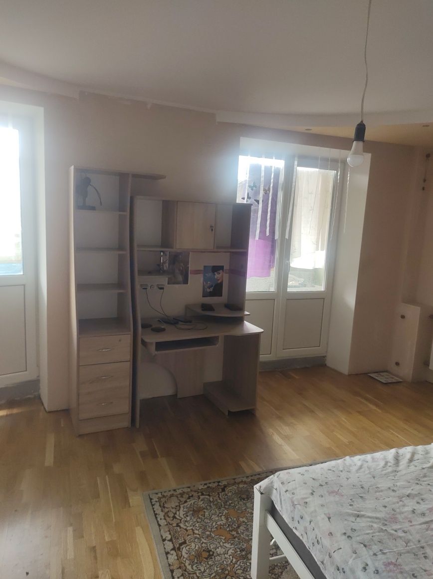 Трёхкомнатная квартира возле Славутич Арена.Стадион.80кв.м.Студия.