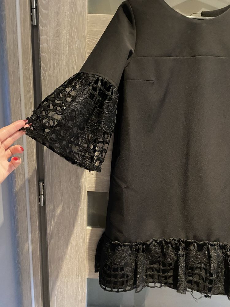 Czarna sukienka oversize elegancka zfobiony rękaw