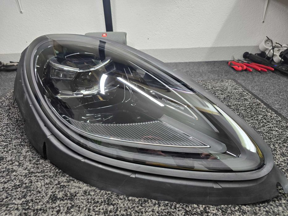 Farol Porsche Macan 95B