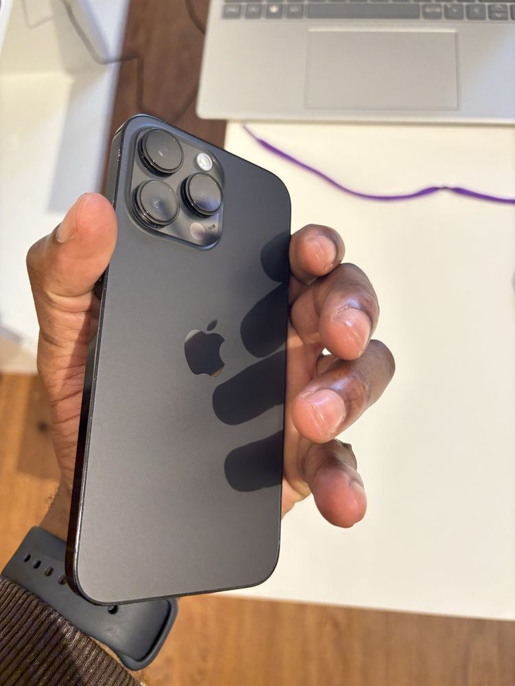 Vendo iphone 14 por Max 128G.