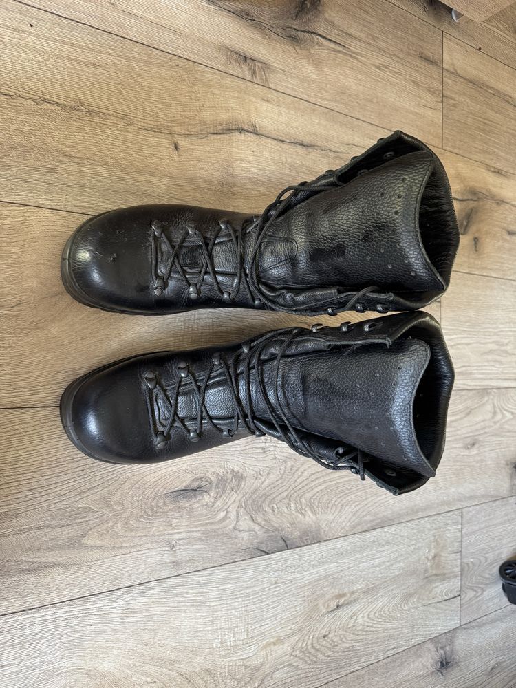 Sprzedam Buty wojskowe w bardzo dobrym stanie