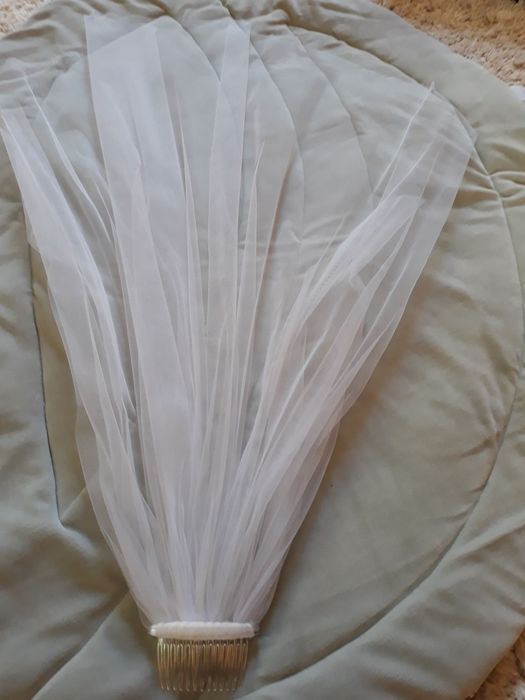 nowy krótki welon ślubny biały Viola Piekut