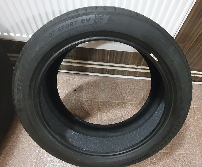Шини, літо для електроавто Мішелін, MICHELIN PILOT SPORT EV  255/45R20