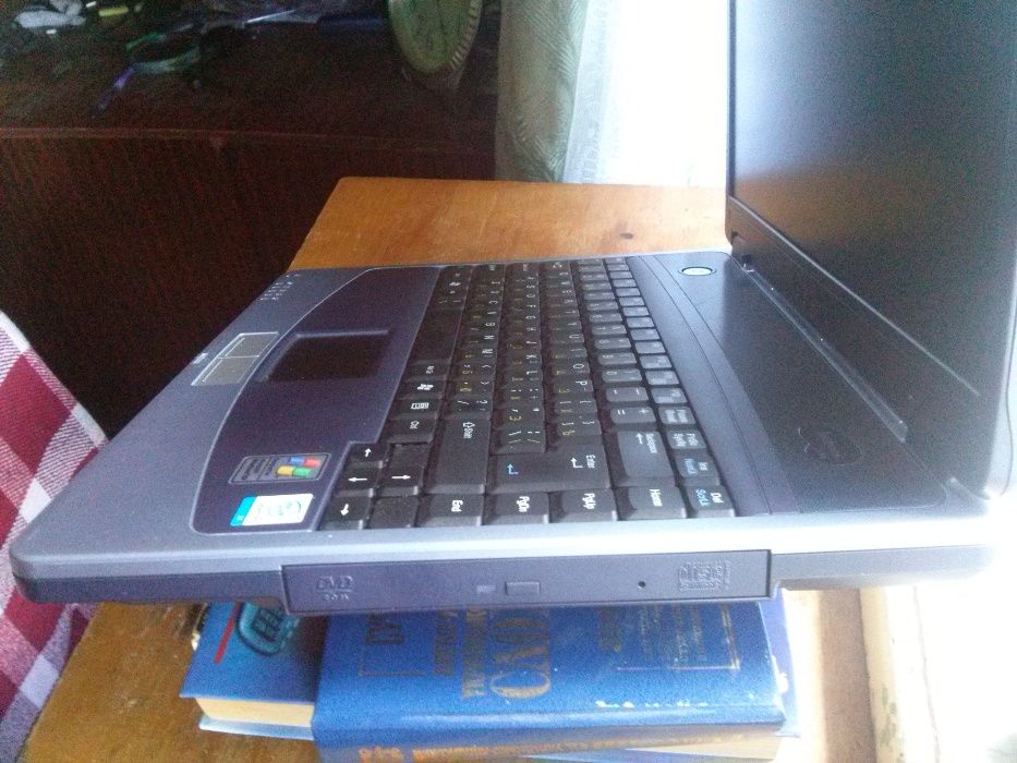 НОУТБУК BENQ model DN2100 оперативка 1гб.