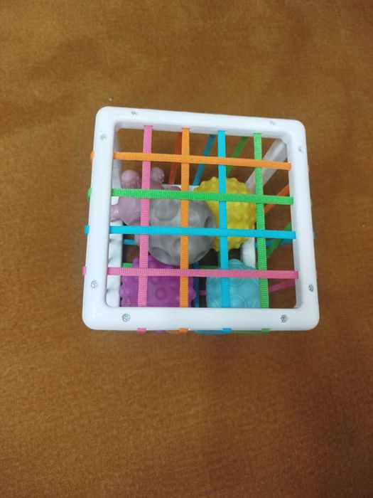 Kostka sorter z piłeczkami