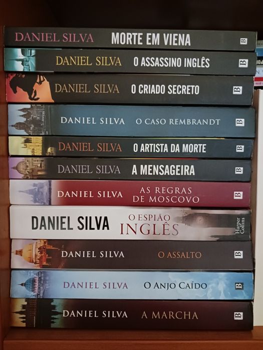 Daniel Silva  - varios titulos (Portes gratis)