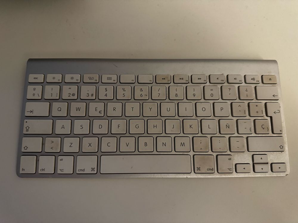 iMac 21.5” Mid 2011 com teclado original (sem rato Apple)