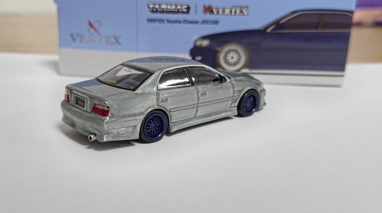 Модель Tarmac 1/64 Toyota Chaser Vertex JZX 100 CHASE