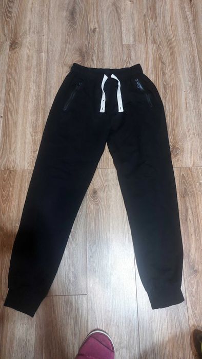 Spodnie dresowe czarne 158/164