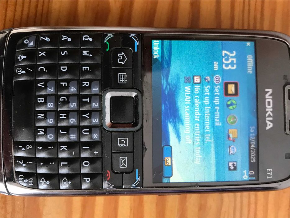 Telefon NOKIA E71