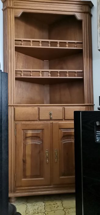 Móvel de canto em madeira maciça