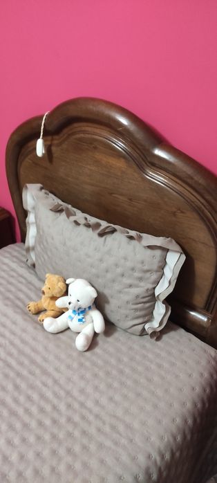 Cama solteiro com colchão + mesinha de cabeceira e escrivaninha