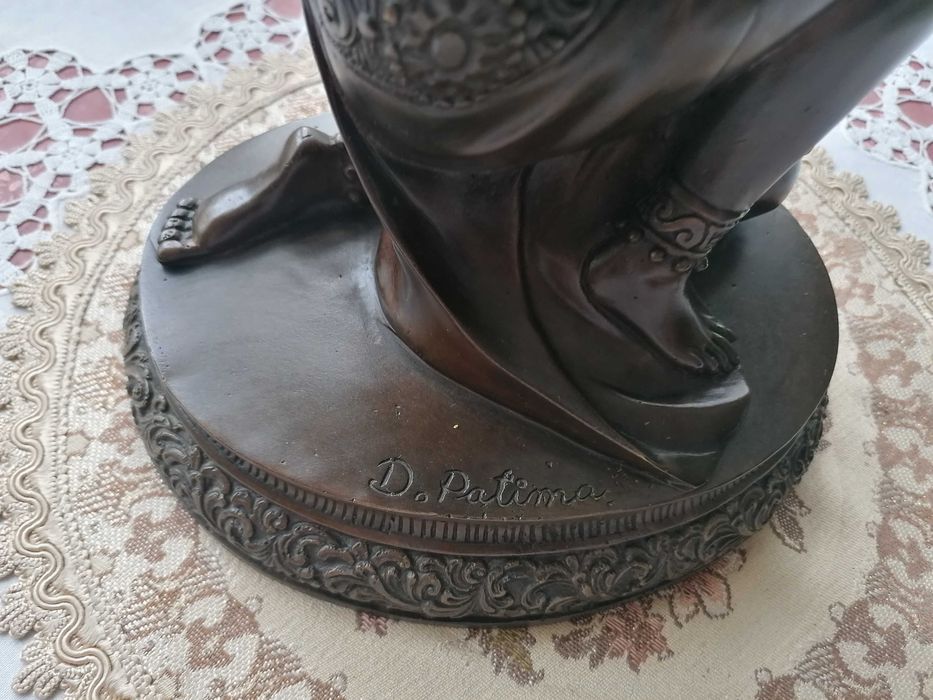 Stylowa figurka kobiety