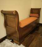 Banco, banqueta para colocar aos pés da cama. Madeira de Cerejeira.
