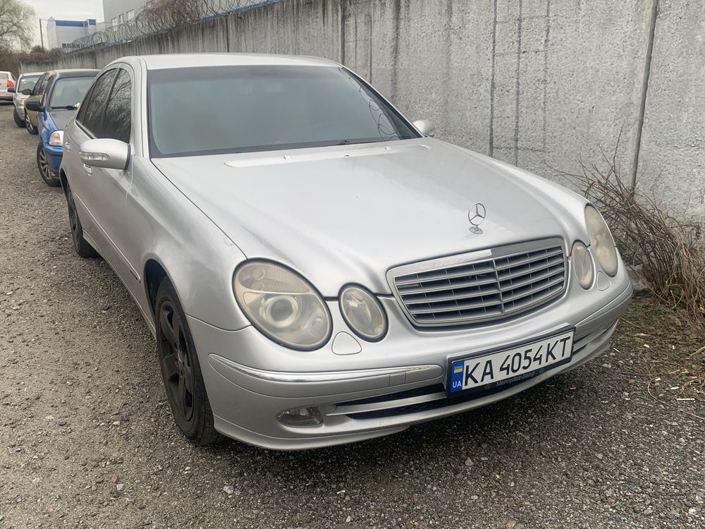 Mercedes E320 W211