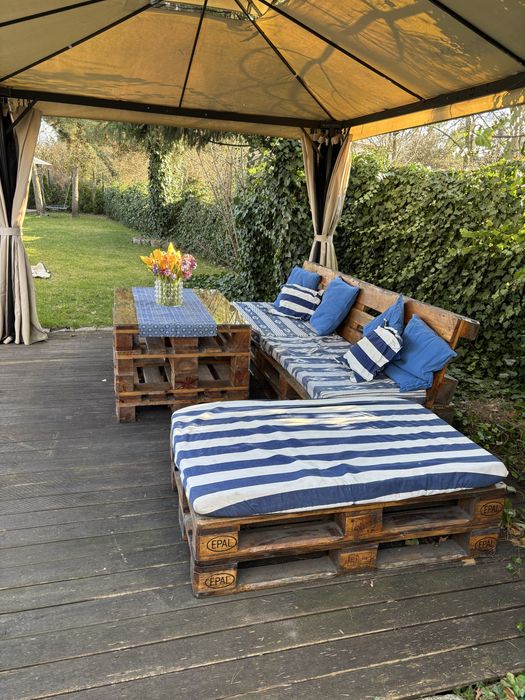 Meble z palet z siedziskiem Meble ogrodowe