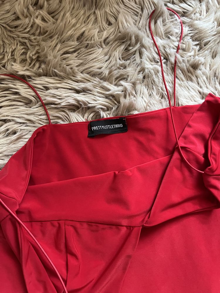 PrettyLittleThing sukienka czerwona połyskująca mega sexy r xs S