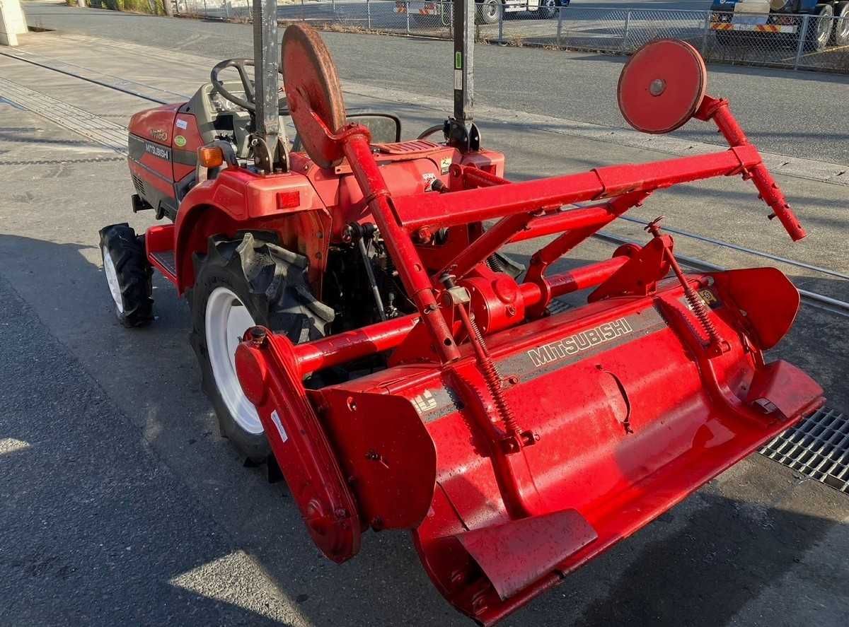 Traktor Mitsubishi MT160D - TUZ, WOM