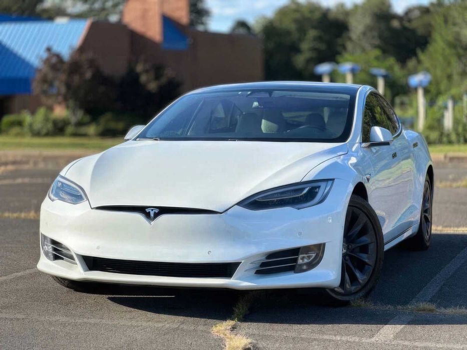 Tesla Model S      2018