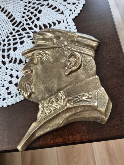 Sprzedam popierśie z mosiądzu.