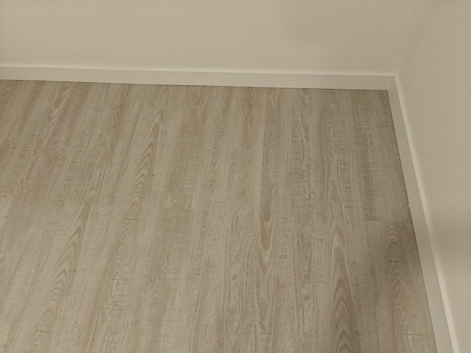 Pavimento laminado AC5 7 mm cinza claro