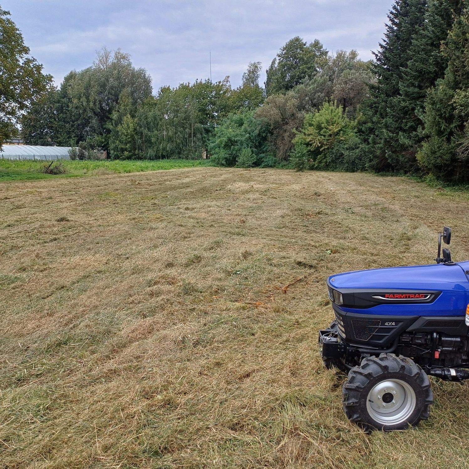 Koszenie traw zarośli farm fotowoltaicznych mulczer Faktura