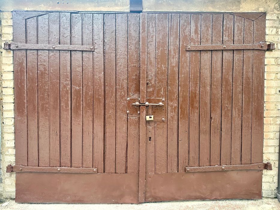 Garaż ul. Barlickiego obok Galerii  --- Pełna Własność --