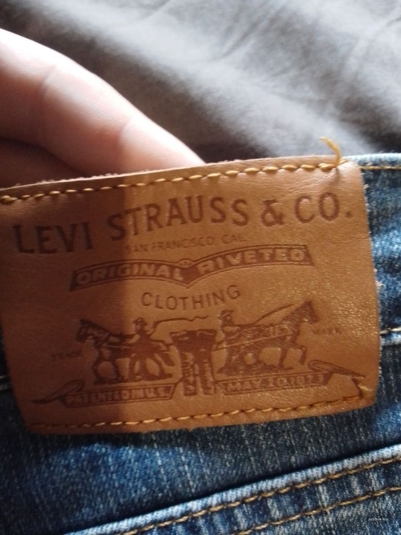 джинсы Levi 10528