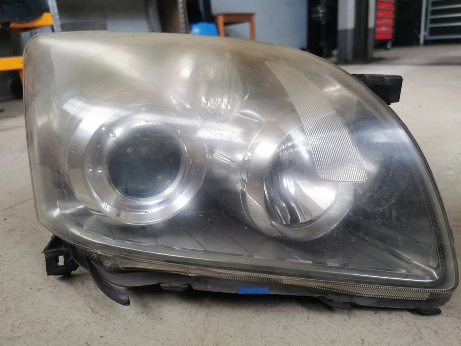 Reflektor xenon Toyota Avensis T25