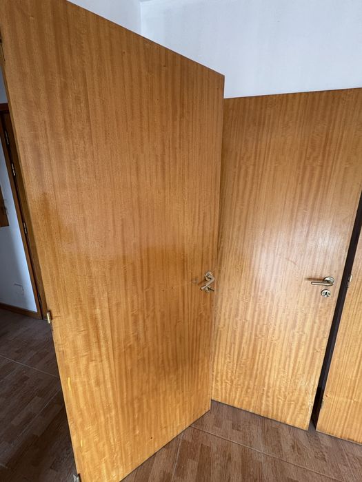 Portas castanhas