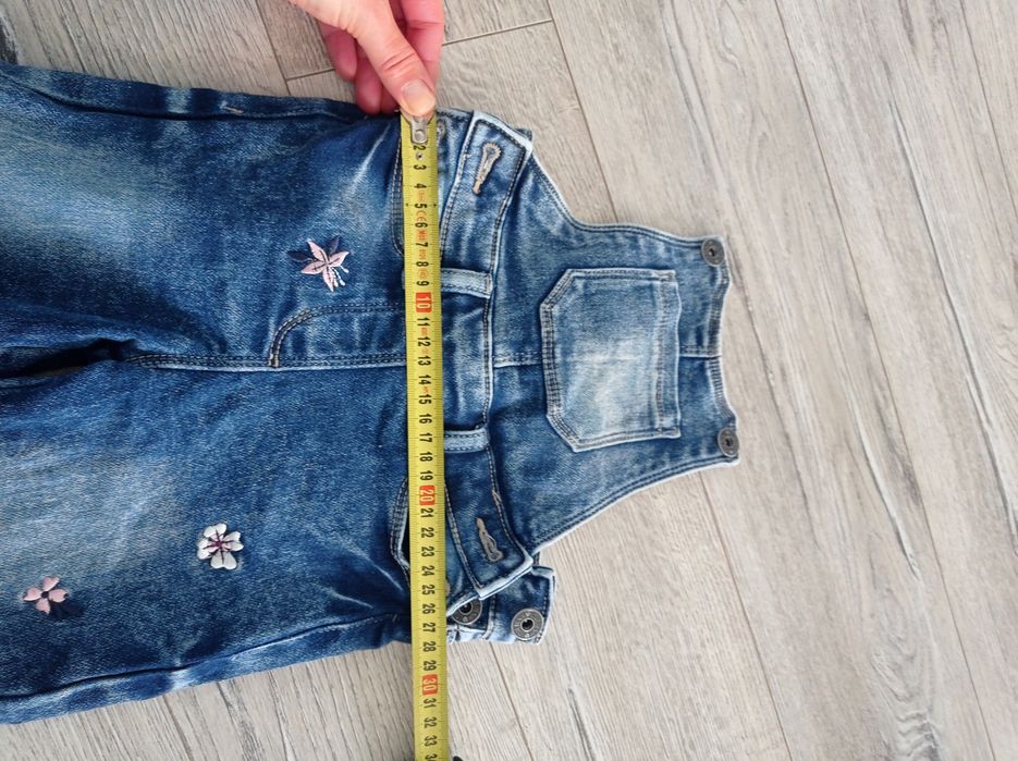 Spodnie jeansowe ogrodniczki 110