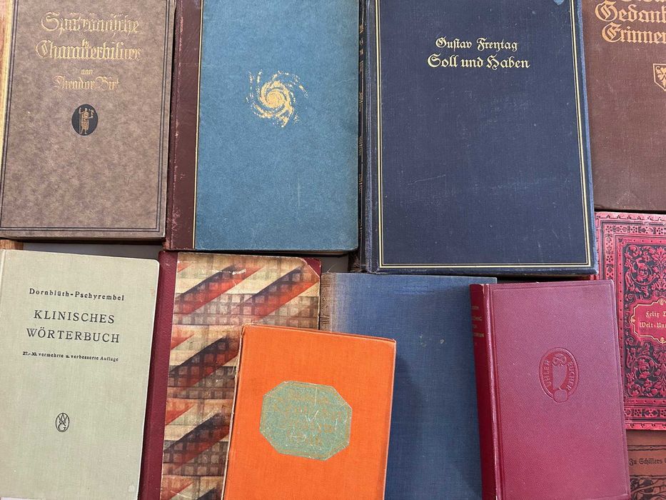 Książki z  XIX i XX wieku  w j. niemieckim 18 tytułów ornamenty