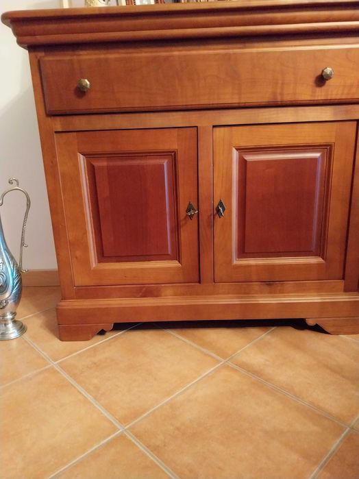 Móvel em madeira de cerejeira