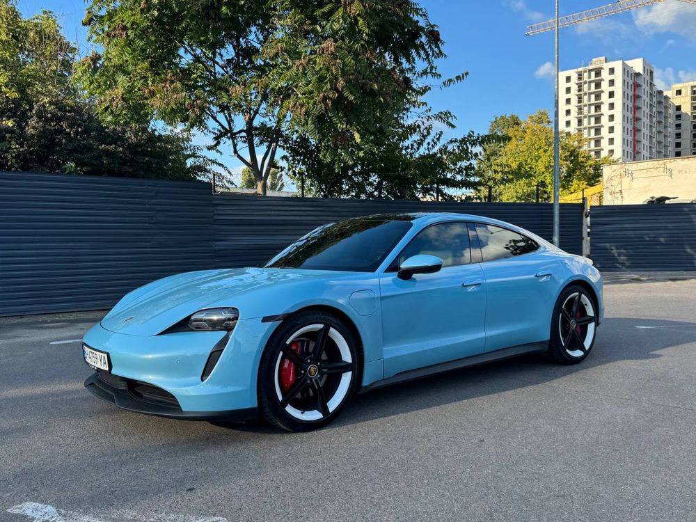 Porsche taycan 4s 2022 Перый хозяин.
