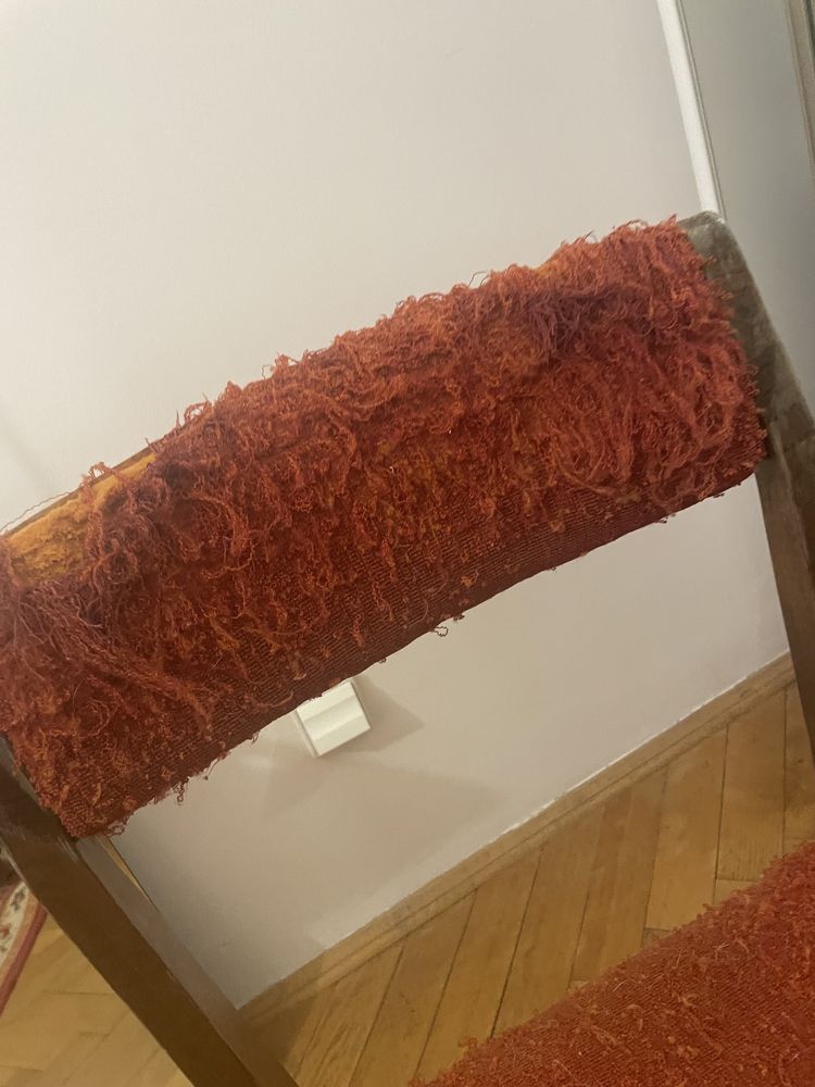 Krzesła prl dwa drewniane komplet czerwona tapicerka do wymiany