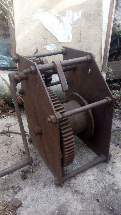 Продам лебедку. Грузоподьемность больше тонны