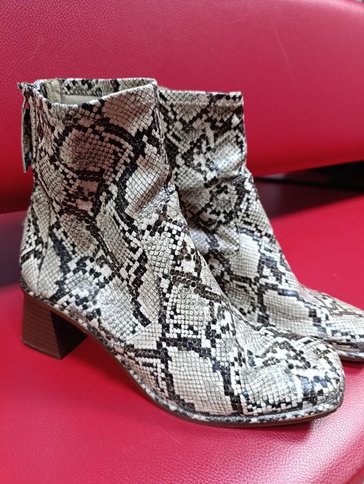 Стильні ботильйони під рептилію Pull & Bear
