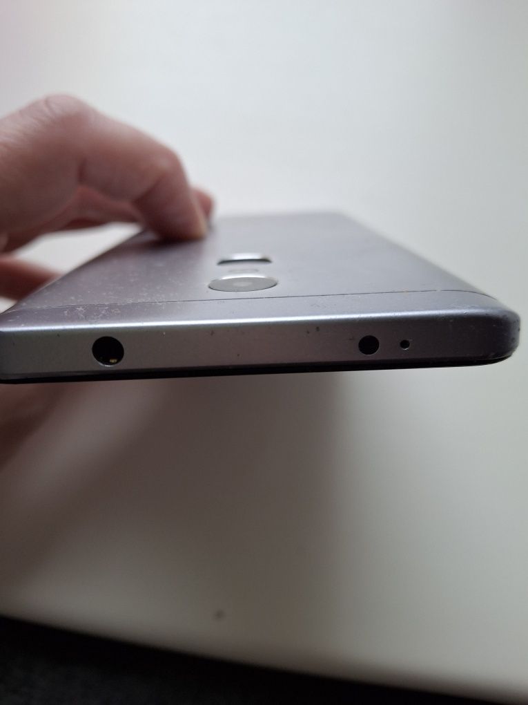 Xiaomi Redmi 4X 3/16GB Grey з  чохлом ,  цілий ,  працює бу