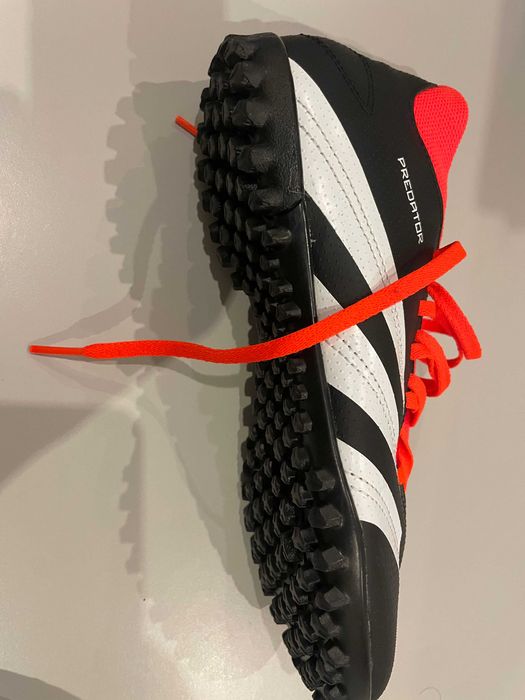 Chuteiras Adidas Predator Club Sock TF - Novas